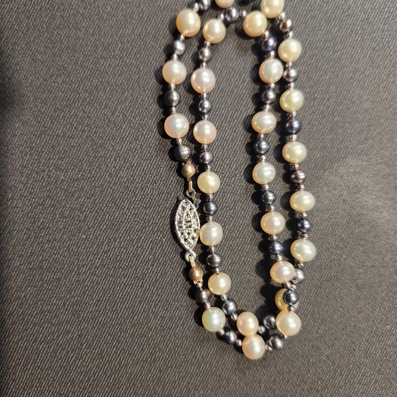 Staple Jewelry - Two-Tone Pearl Necklace - Cream and Black Pearls